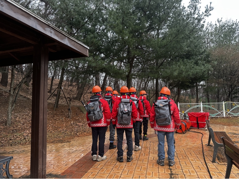 연수구는 지난 18일 문학산 일대에서 관계자 100여 명이 참여한 가운데 봄철 대형산불 대비 관계기관 합동훈련을 했다